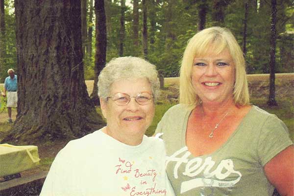 Kelli and Lou Welch of Mermac Mink Oil